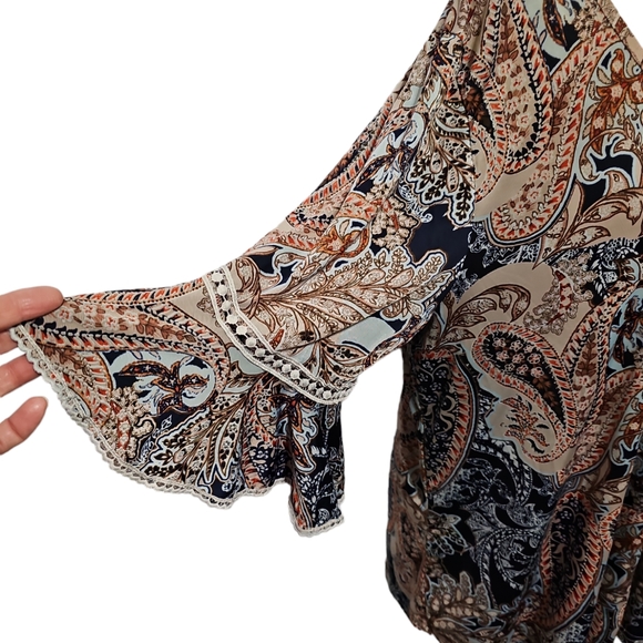 Stem Vine Plus Blouse - Picture 3 of 9